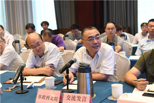 我省舉行全省勘察行業發展座談會暨甘肅省勘察設計大師表彰頒證儀式